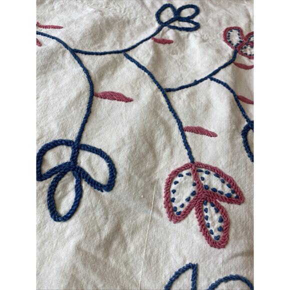 Vtg 50s Traditional Crewel Work Hand Embroidered Floral Tassels Bedspread 81x92 - Picture 15 of 16